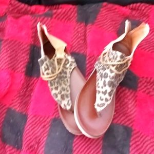 Sandals brand new never worn there an 8.5